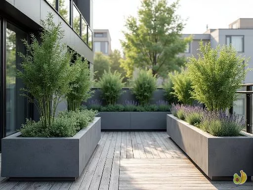 Jardinière en béton rectangulaire : design contemporain pour un jardin moderne
